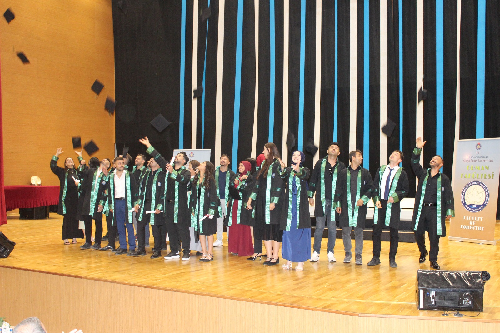 2024-2025 Akademik Yılı mezunlarımızı büyük bir gurur ve coşkuyla uğurladık.